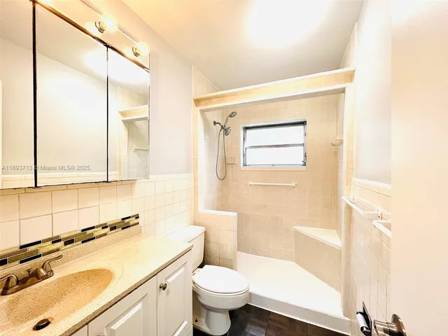 $1,475 | 1050 Atlantic Shores Boulevard, Unit 108, Hallandale Beach, FL 33009