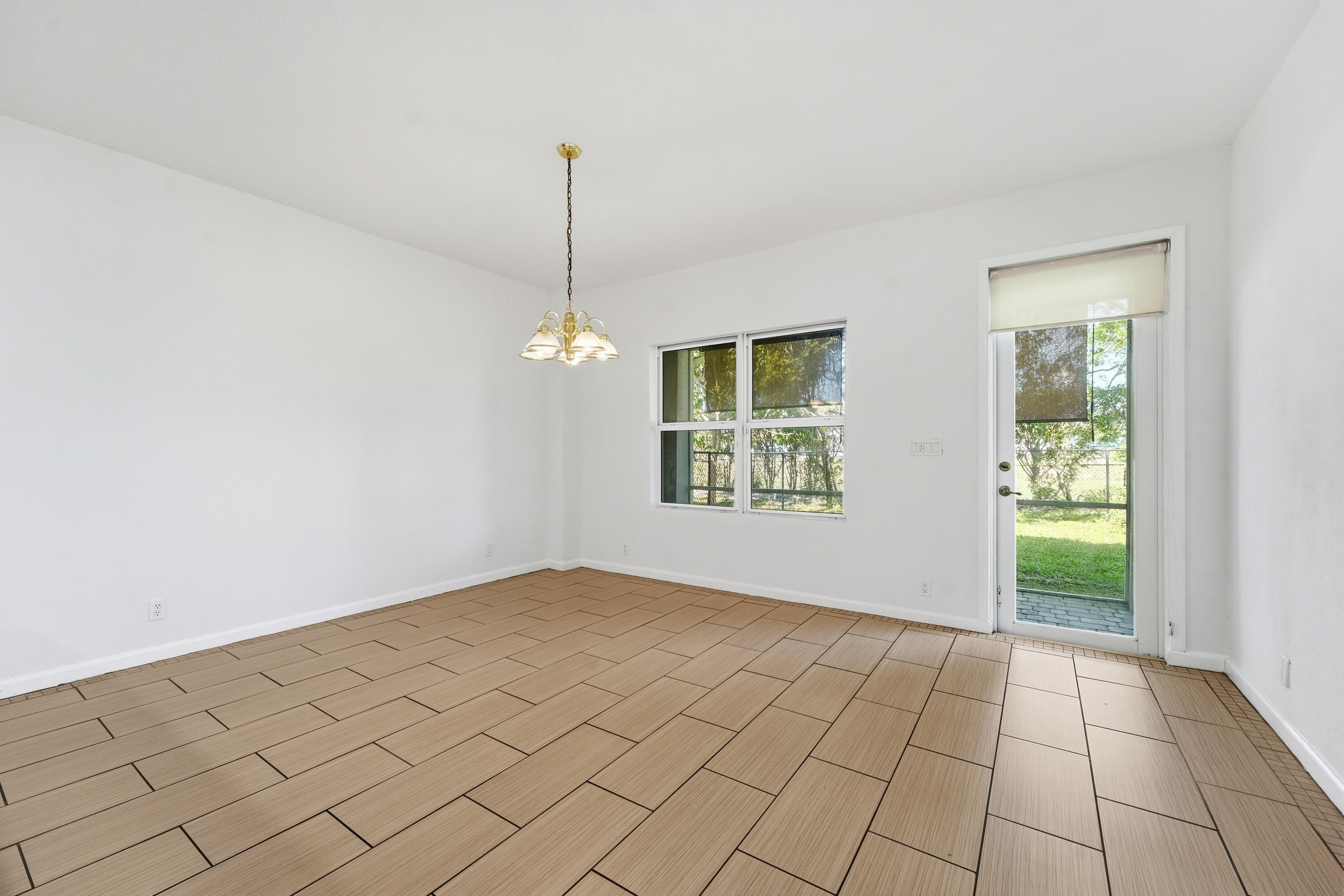 1275 Rose Gate Boulevard Riviera Beach, FL 33404 - Photo 9 of 45 09_dsc03344