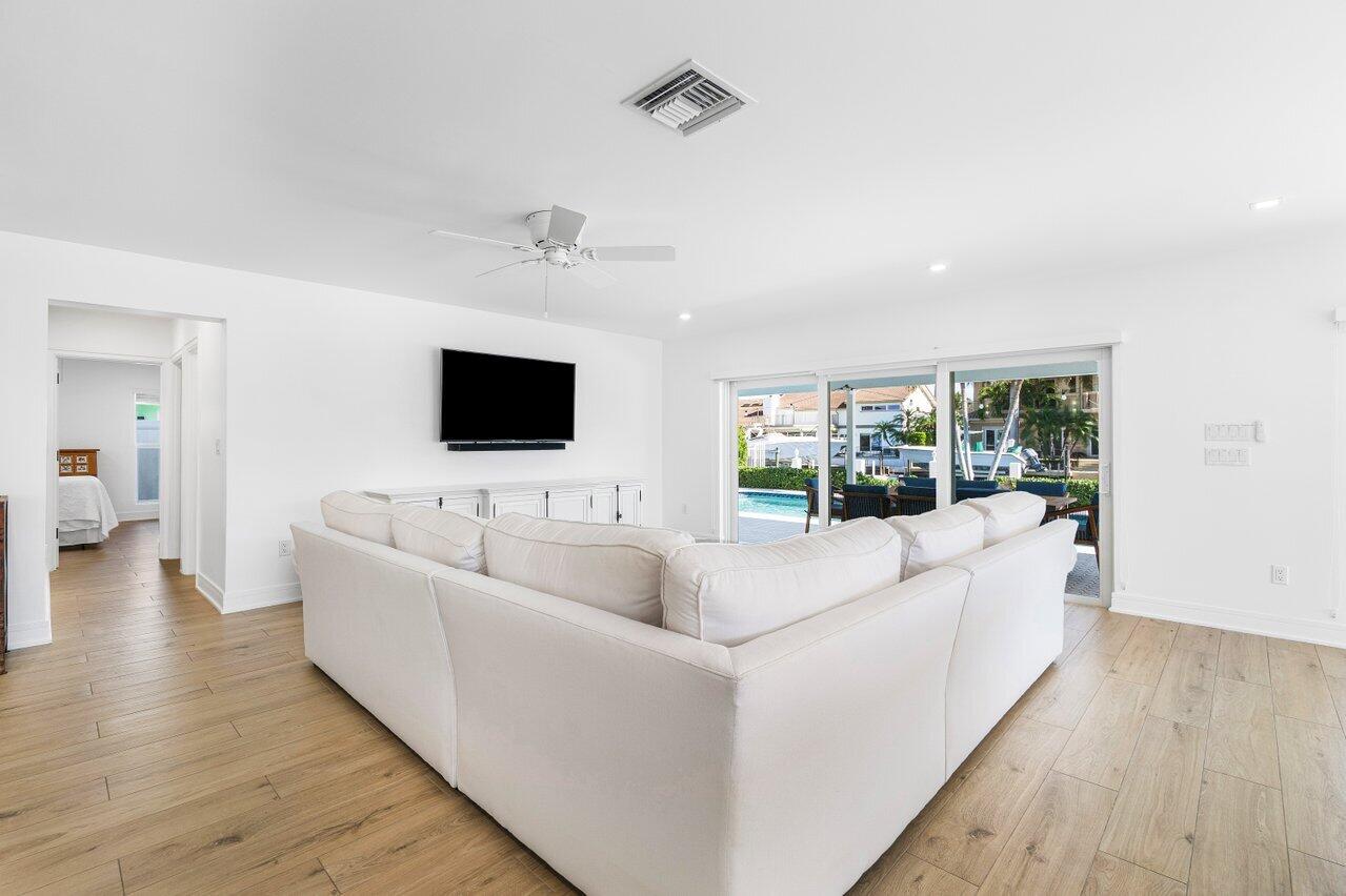 3020 Northeast 47th Street Lighthouse Point, FL 33064 - Photo 13 of 54 Family Room