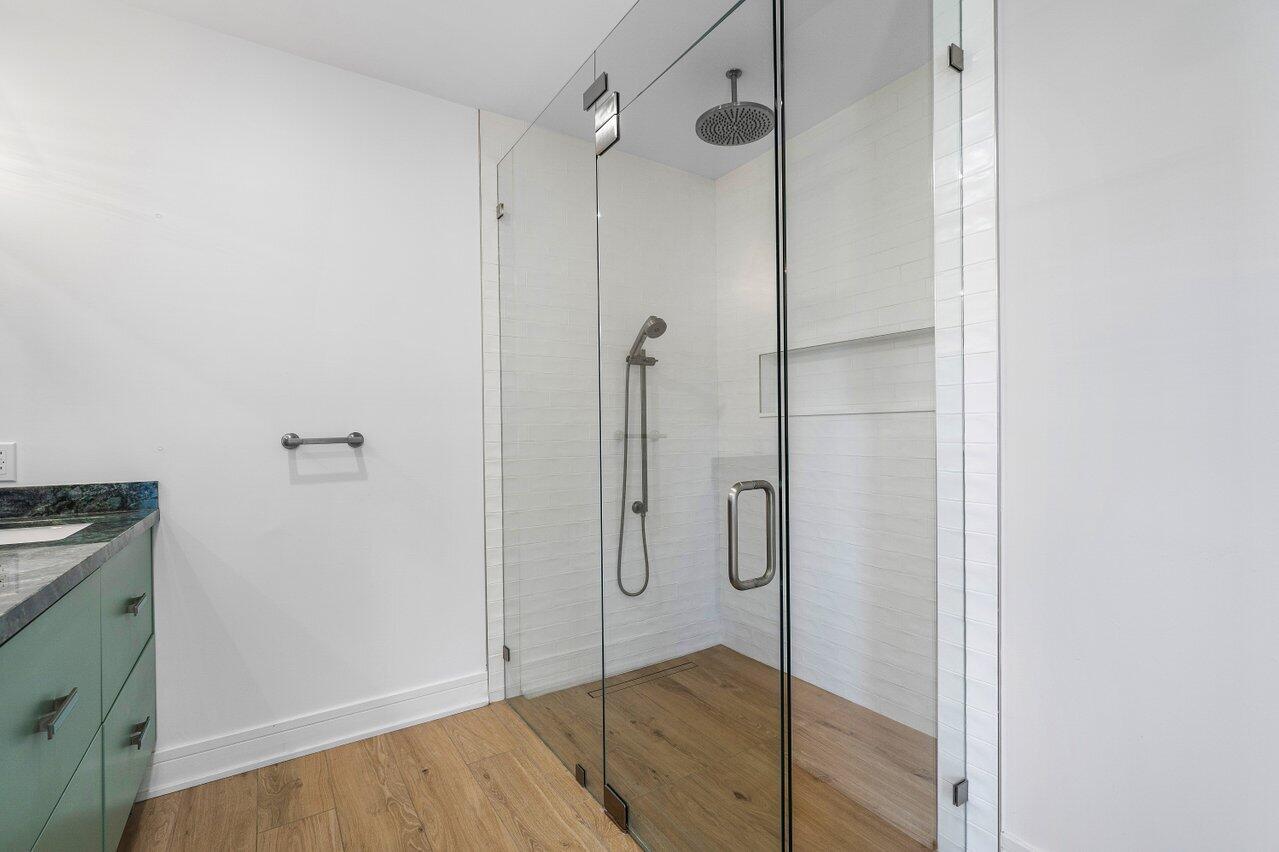 3020 Northeast 47th Street Lighthouse Point, FL 33064 - Photo 19 of 54 Owner's Bath