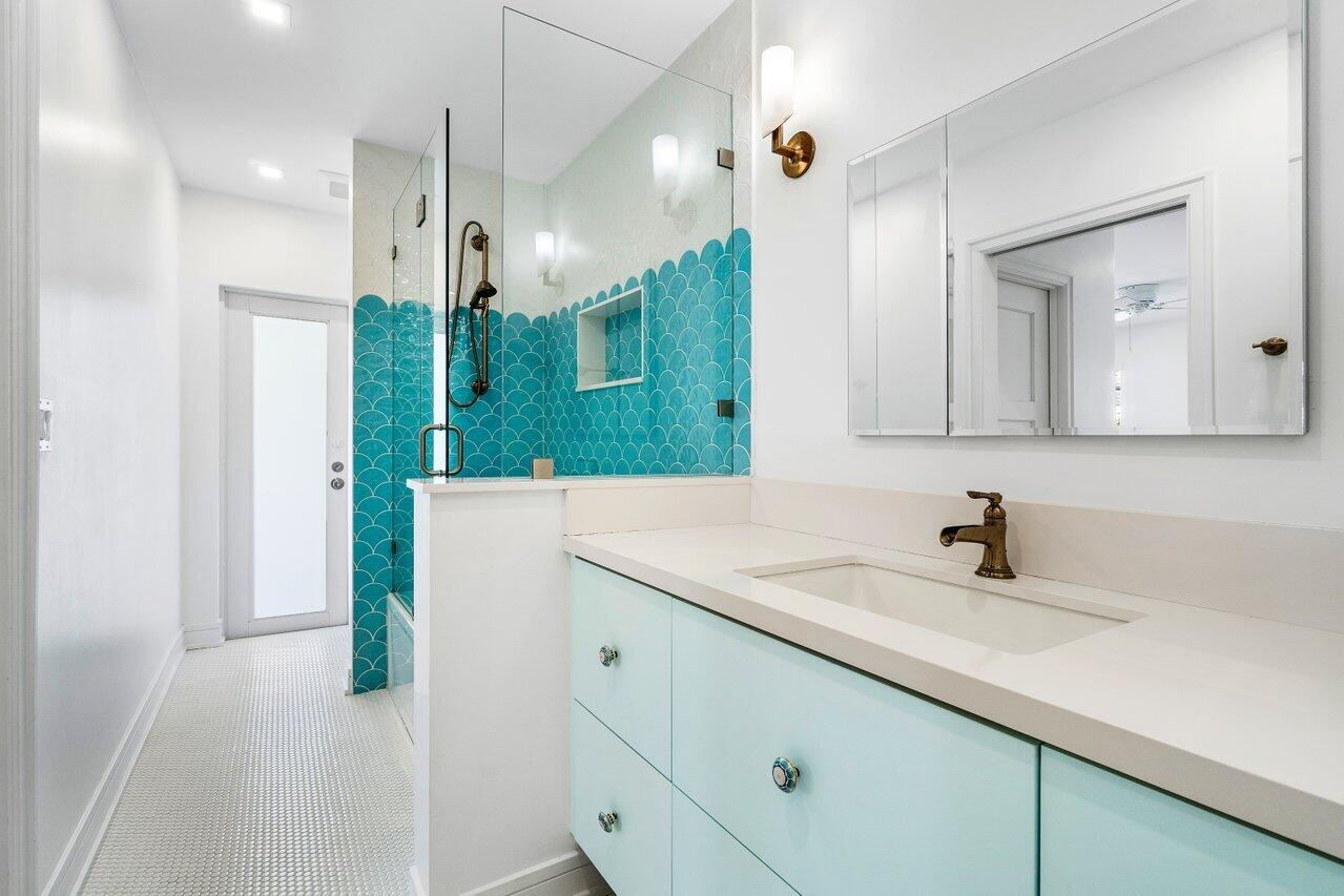 3020 Northeast 47th Street Lighthouse Point, FL 33064 - Photo 25 of 54 Guest Bath