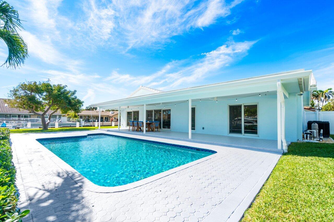 3020 Northeast 47th Street Lighthouse Point, FL 33064 - Photo 37 of 54 Sparkling Pool