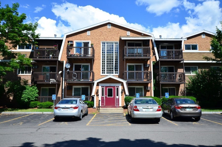 210 Brook Village Road, Unit 13 Nashua, NH 03062 - Photo 1 of 42 Gallery Image 1
