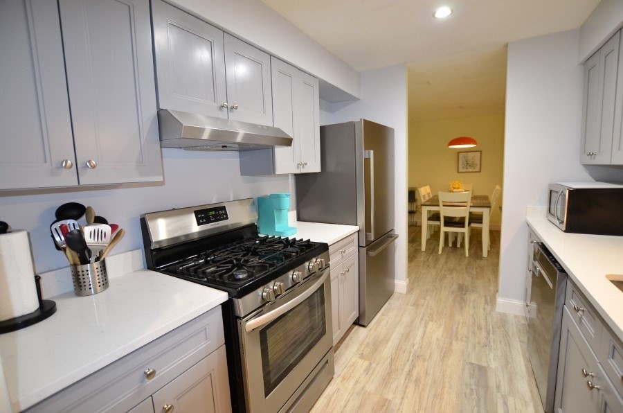 210 Brook Village Road, Unit 13 Nashua, NH 03062 - Photo 8 of 42 Gallery Image 8