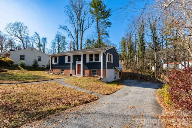 $450,000 | 1226 Pinebrook Circle, Hendersonville, NC 28739