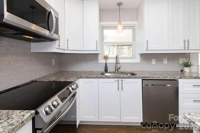 $450,000 | 1226 Pinebrook Circle, Hendersonville, NC 28739