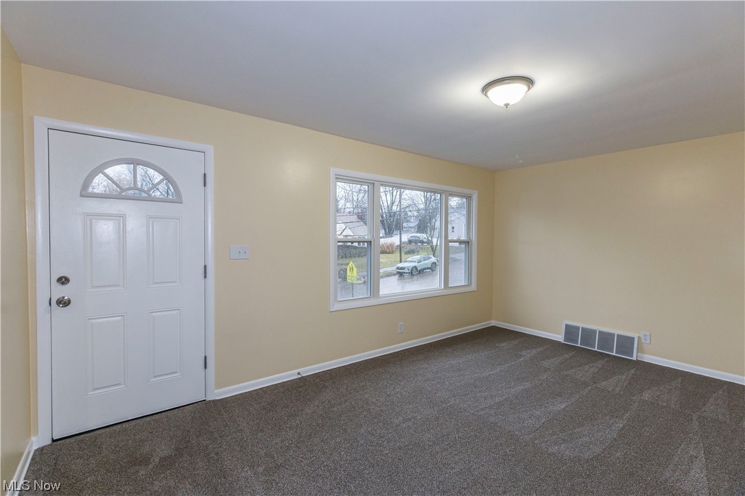 340 Hillman Road Akron, OH 44312 - Photo 2 of 31
