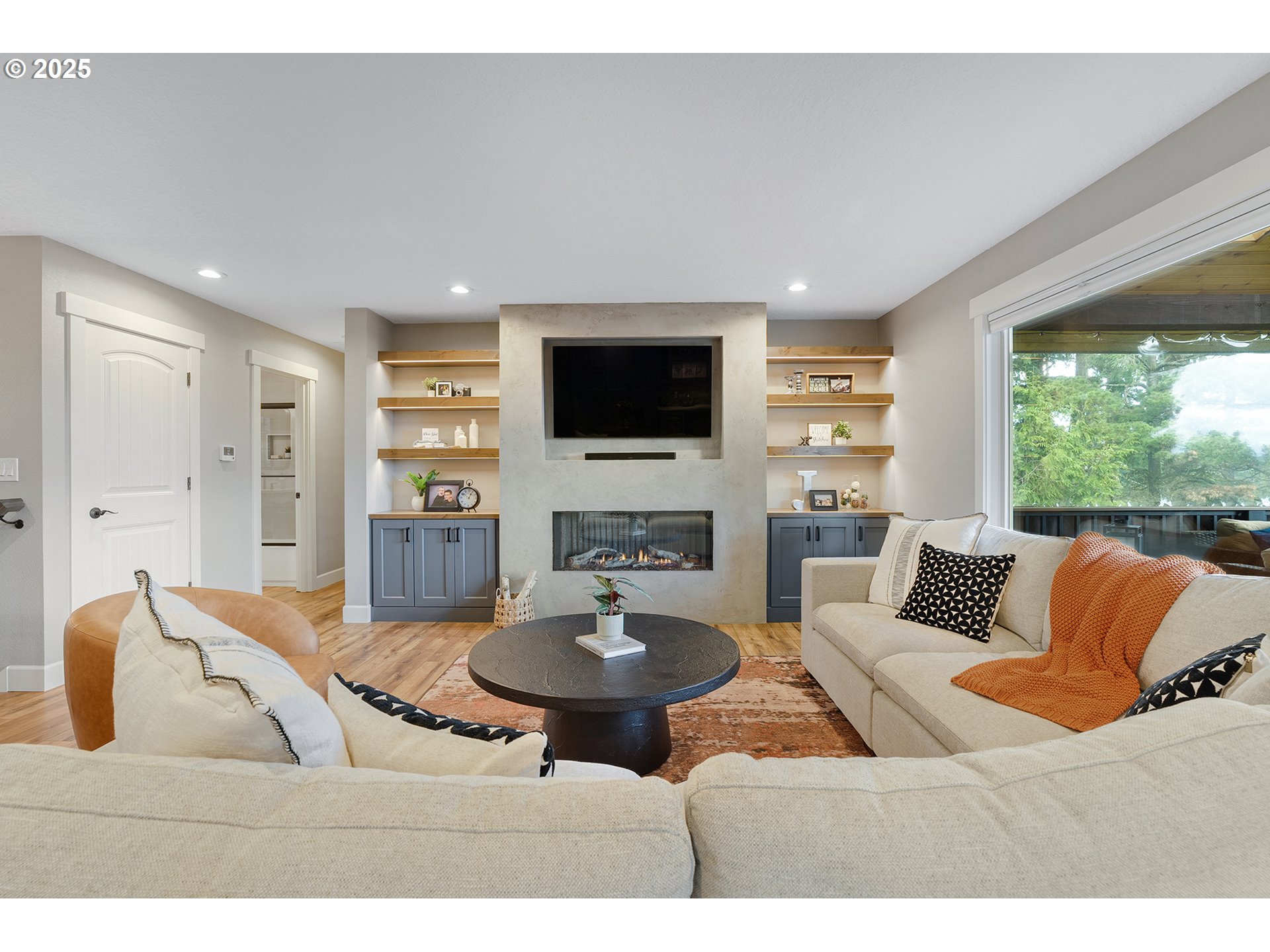 27636 Southwest Grahams Ferry Road Sherwood, OR 97140 - Photo 5 of 38 Living Room