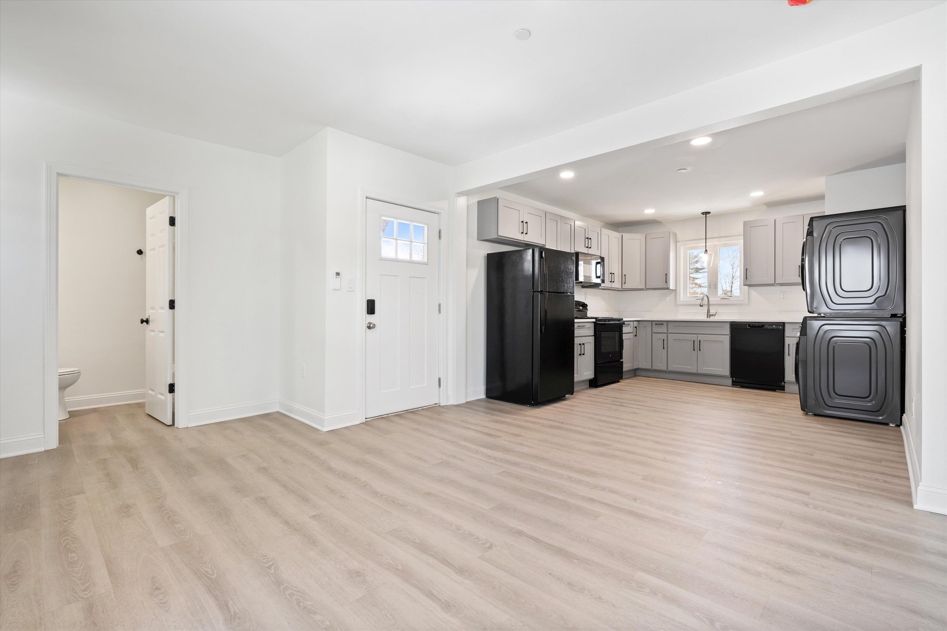 51 Birch Street Derry, NH 03038 - Photo 5 of 42