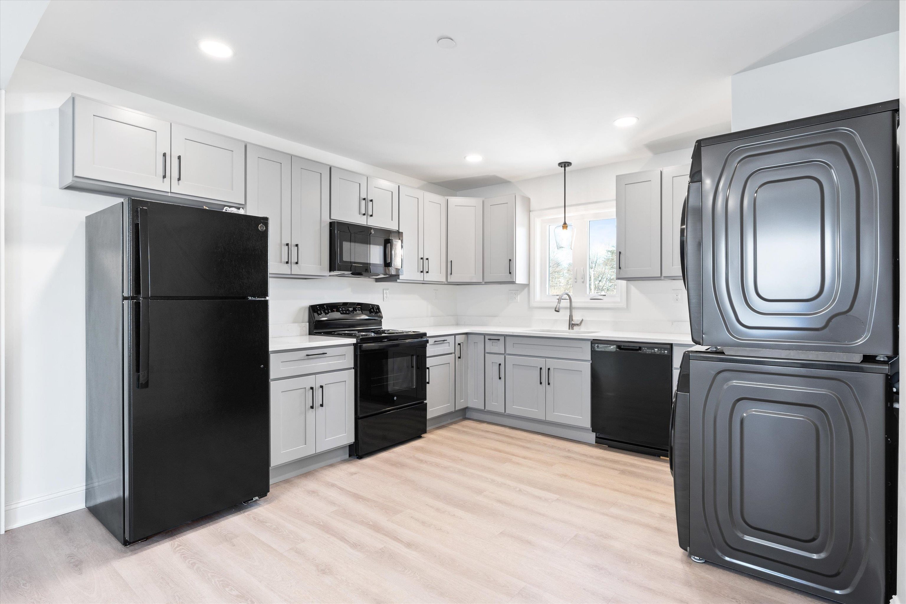 51 Birch Street Derry, NH 03038 - Photo 6 of 42