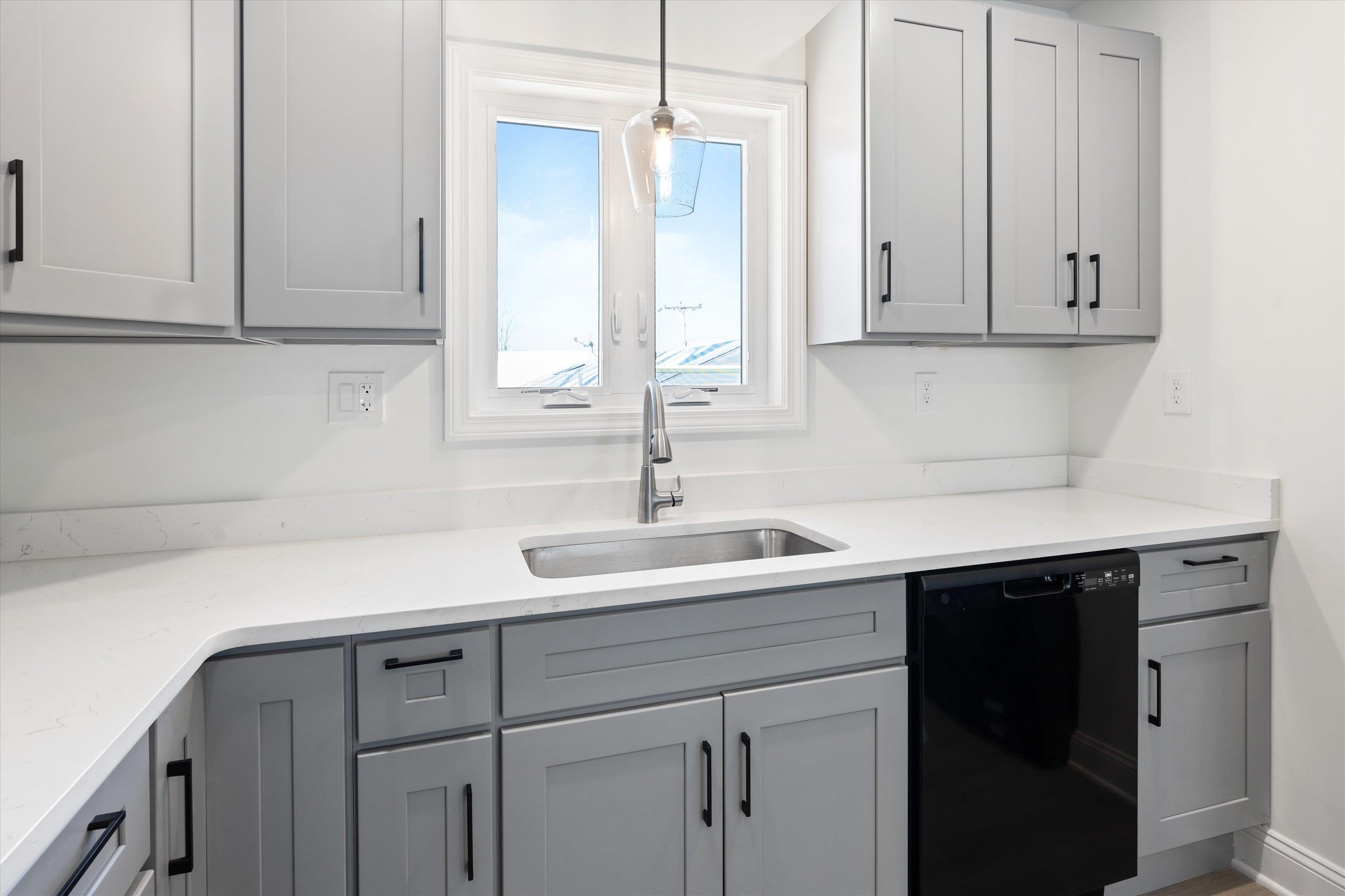 51 Birch Street Derry, NH 03038 - Photo 8 of 42