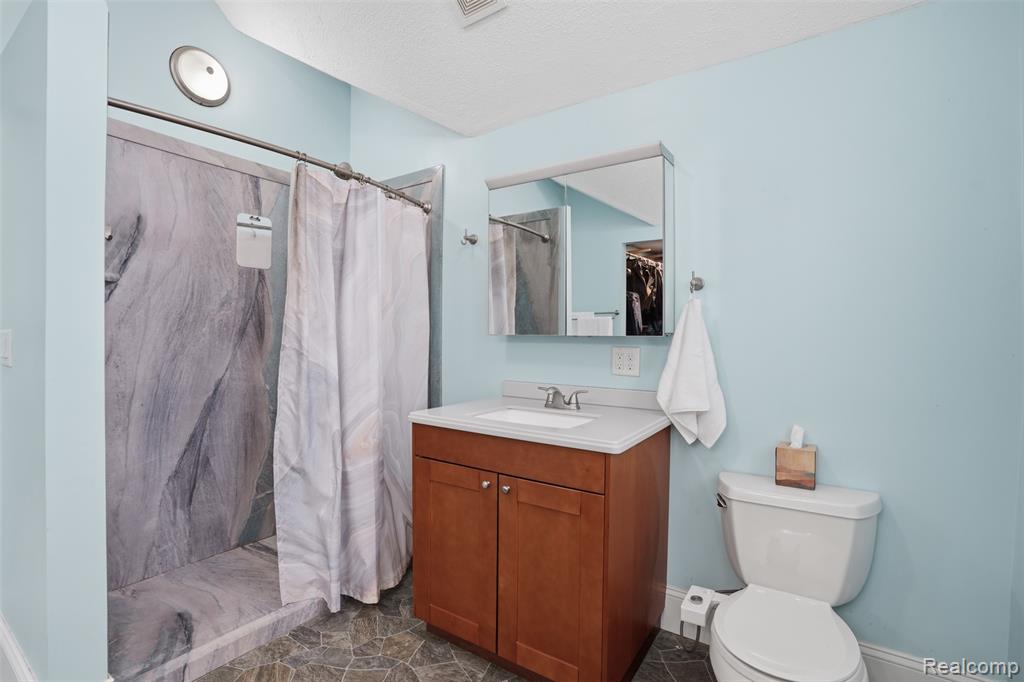 9669 Hadley Road Clarkston, MI 48348 - Photo 34 of 64 Gallery Image 34
