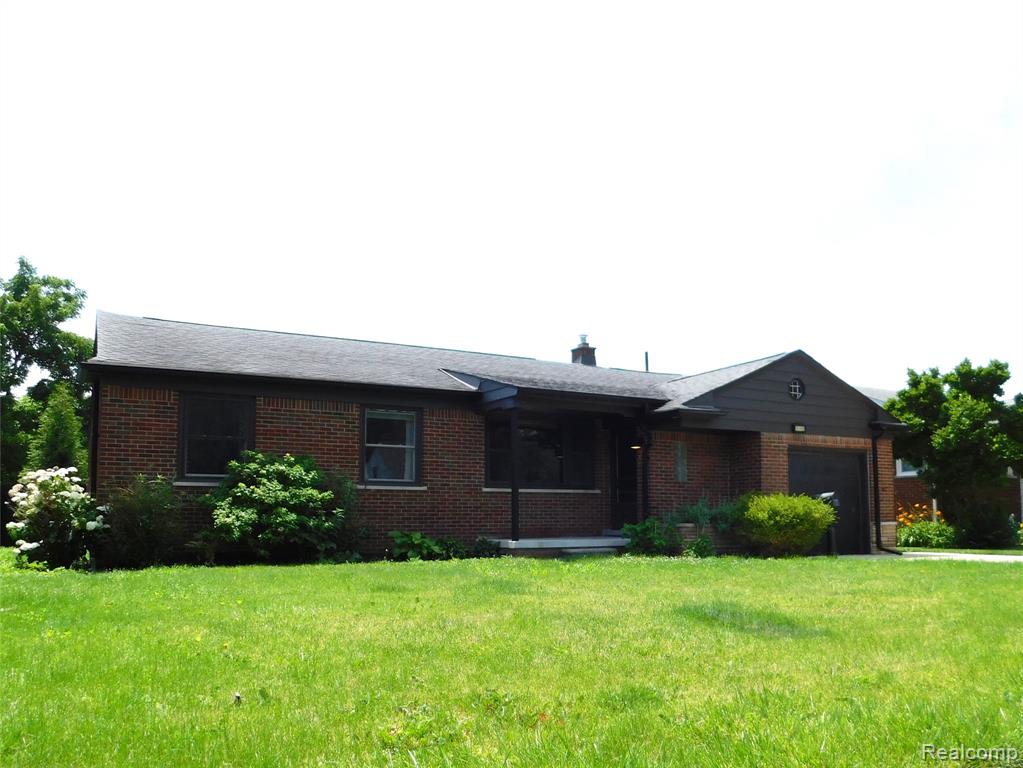 16740 College Fraser, MI 48026 - Photo 1 of 28