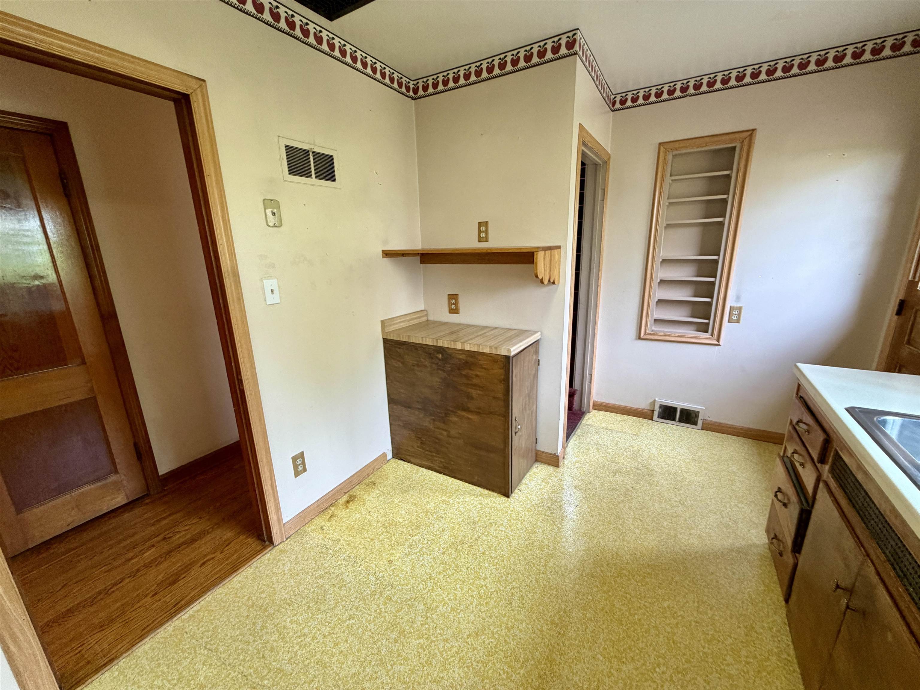820 9th Avenue Monroe, WI 53566 - Photo 15 of 33