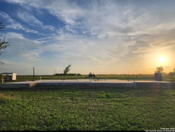$362,000 | 420 Cr 137, Floresville, TX 78114