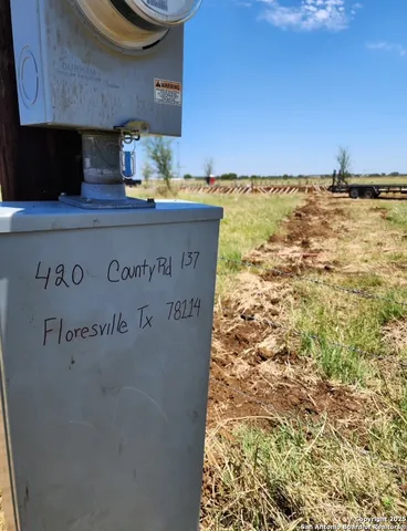 $392,000 | 420 Cr 137, Floresville, TX 78114