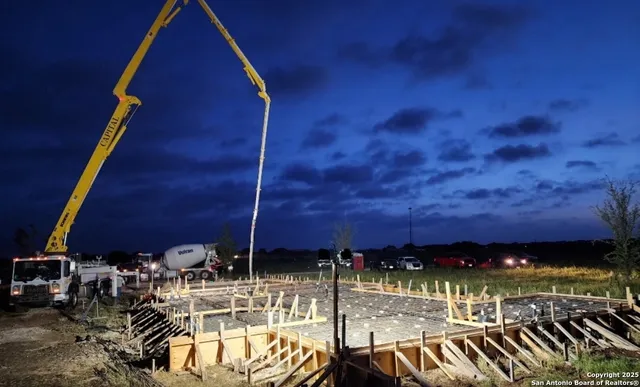 $392,000 | 420 Cr 137, Floresville, TX 78114