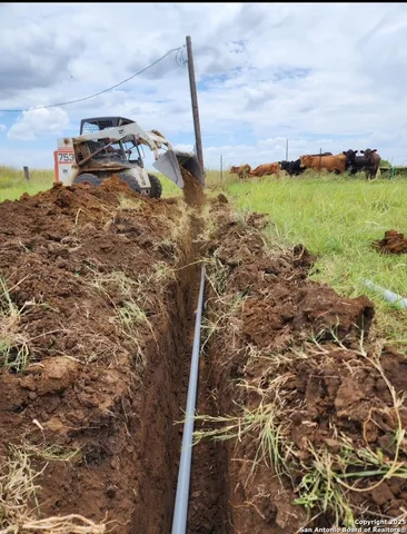 $392,000 | 420 Cr 137, Floresville, TX 78114