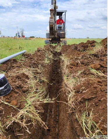 $392,000 | 420 Cr 137, Floresville, TX 78114