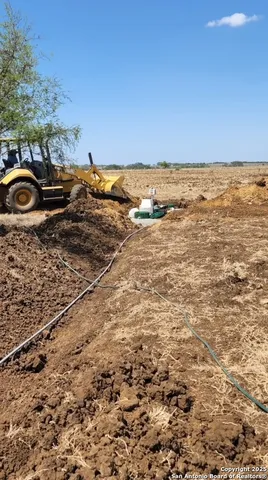 $392,000 | 420 Cr 137, Floresville, TX 78114