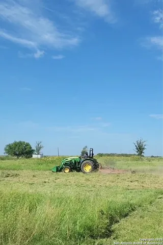 $392,000 | 420 Cr 137, Floresville, TX 78114