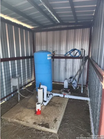 $392,000 | 420 Cr 137, Floresville, TX 78114