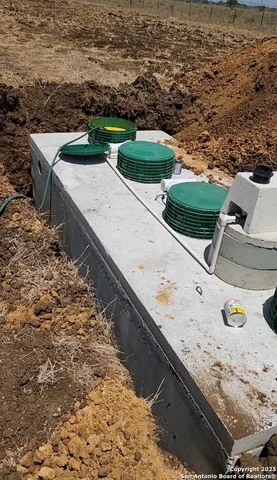 $392,000 | 420 Cr 137, Floresville, TX 78114