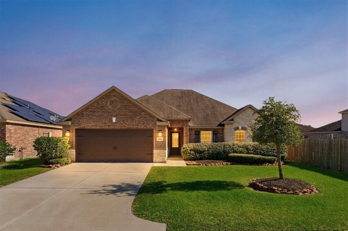 Beautiful stone and brick home nestled in the Bauer Landing community of Hockley.