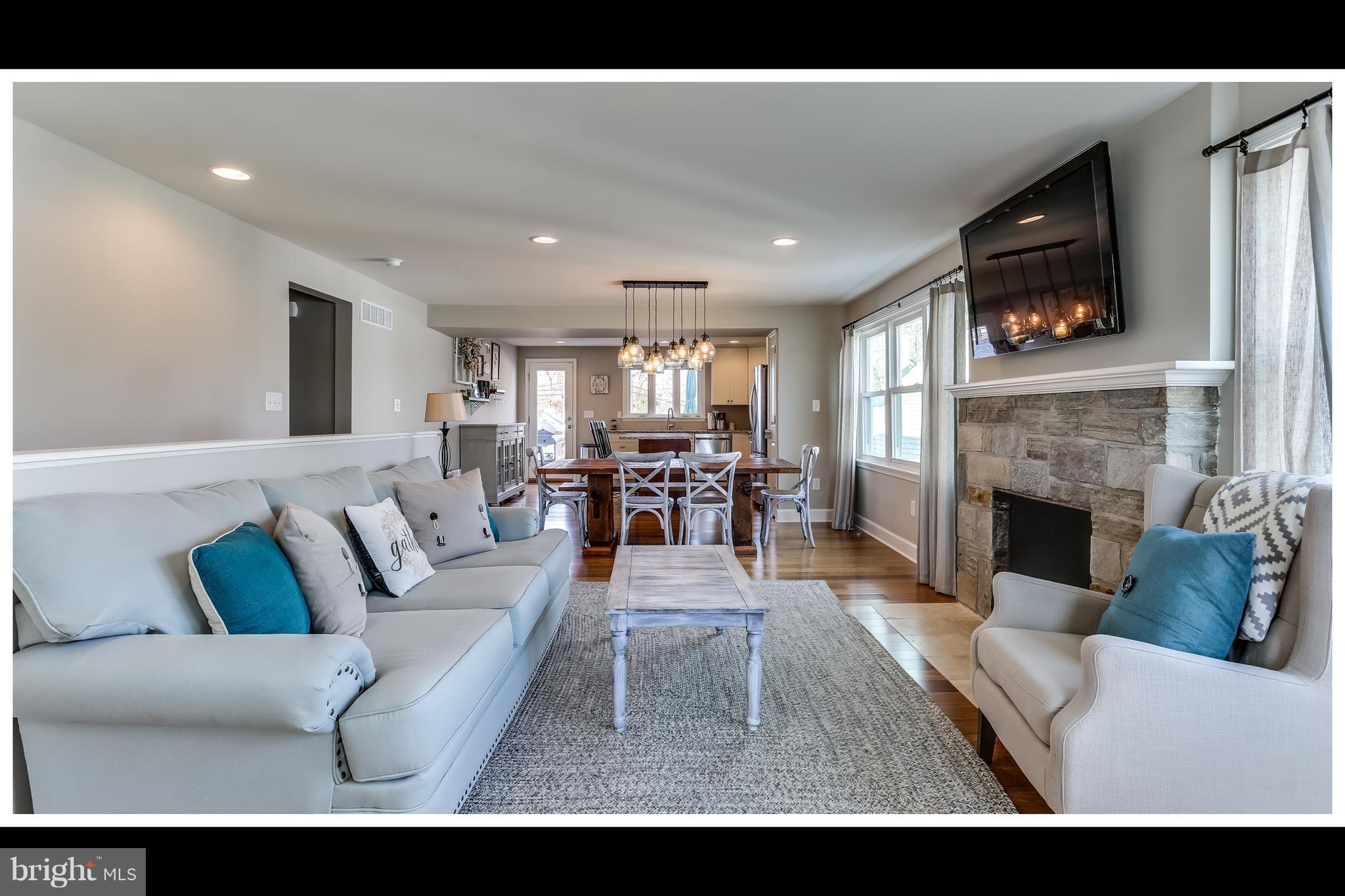 38 Belfast Road Lutherville-Timonium, MD 21093 - Photo 2 of 30 Living Room