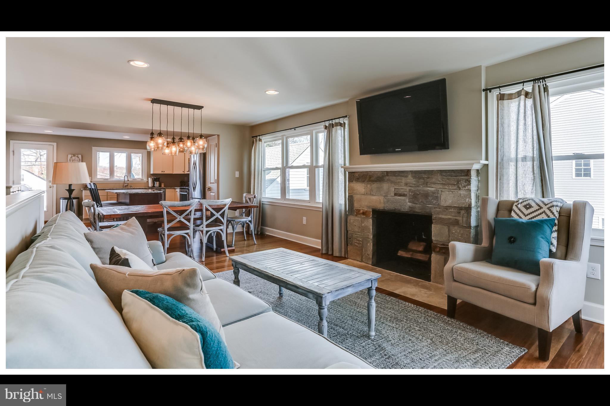 38 Belfast Road Lutherville-Timonium, MD 21093 - Photo 3 of 30 Living Room