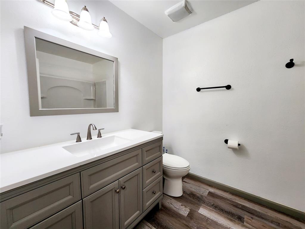 3514 Buchanan Loop Road Texarkana, TX 75501 - Photo 14 of 40 a bathroom with a toilet sink a mirror and vanity