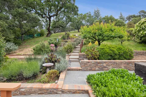 $1,499,000 | 33 Plata Court, Novato, CA 94947