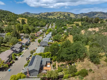 $1,499,000 | 33 Plata Court, Novato, CA 94947