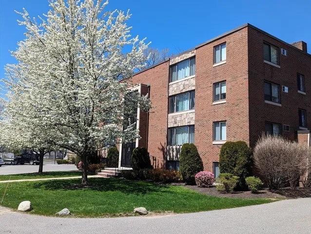 $2,395 | 175 West Wyoming Avenue, Unit 42, Melrose, MA 02176