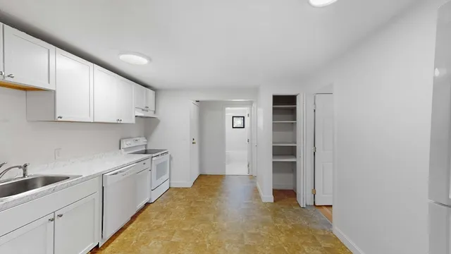 $2,395 | 175 West Wyoming Avenue, Unit 42, Melrose, MA 02176