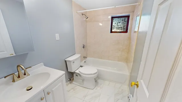 $2,395 | 175 West Wyoming Avenue, Unit 42, Melrose, MA 02176