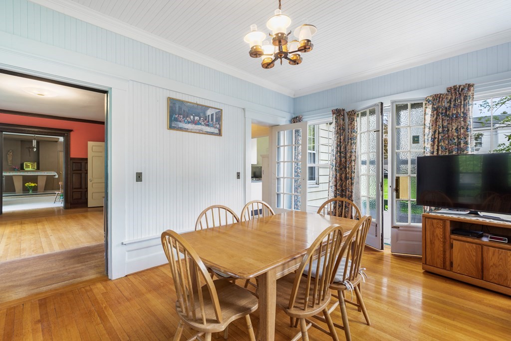 242 Salisbury Street Worcester, MA 01609 - Photo 11 of 42