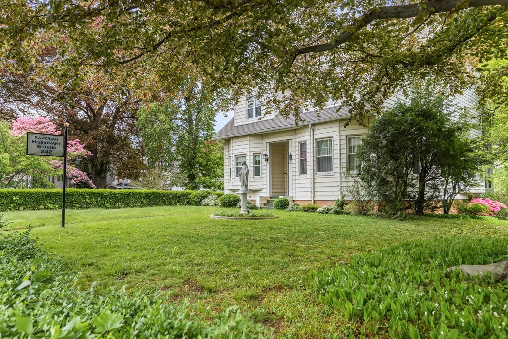 242 Salisbury Street Worcester, MA 01609 - Photo 2 of 42