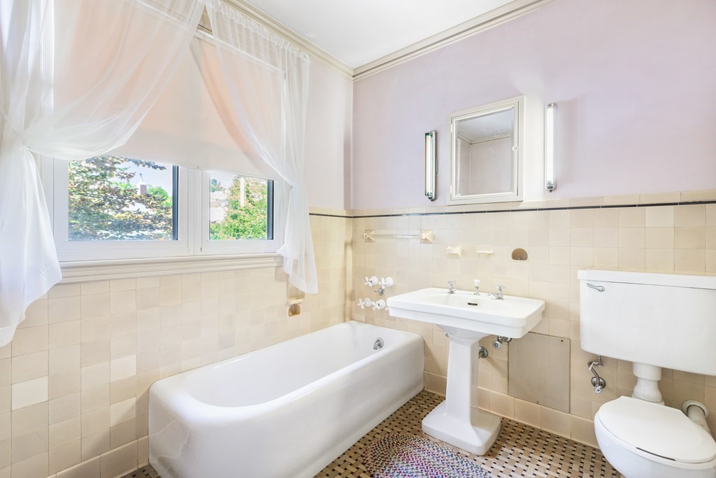 242 Salisbury Street Worcester, MA 01609 - Photo 26 of 42