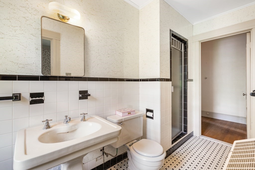 242 Salisbury Street Worcester, MA 01609 - Photo 29 of 42