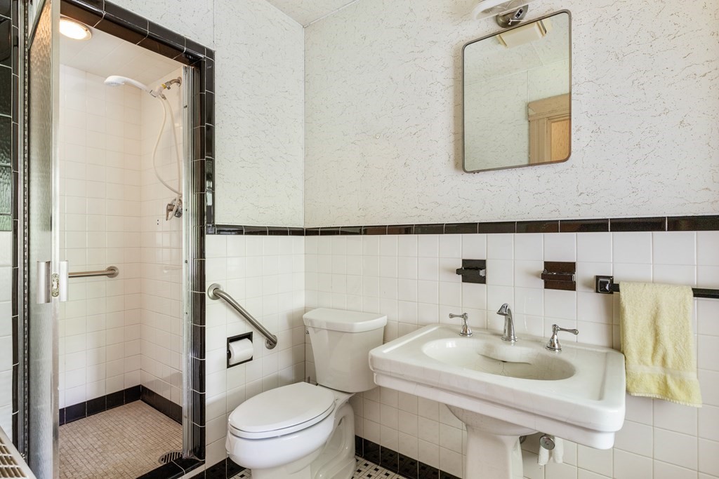 242 Salisbury Street Worcester, MA 01609 - Photo 30 of 42