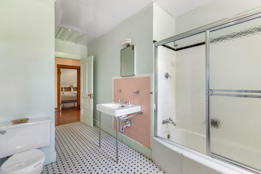 242 Salisbury Street Worcester, MA 01609 - Photo 36 of 42