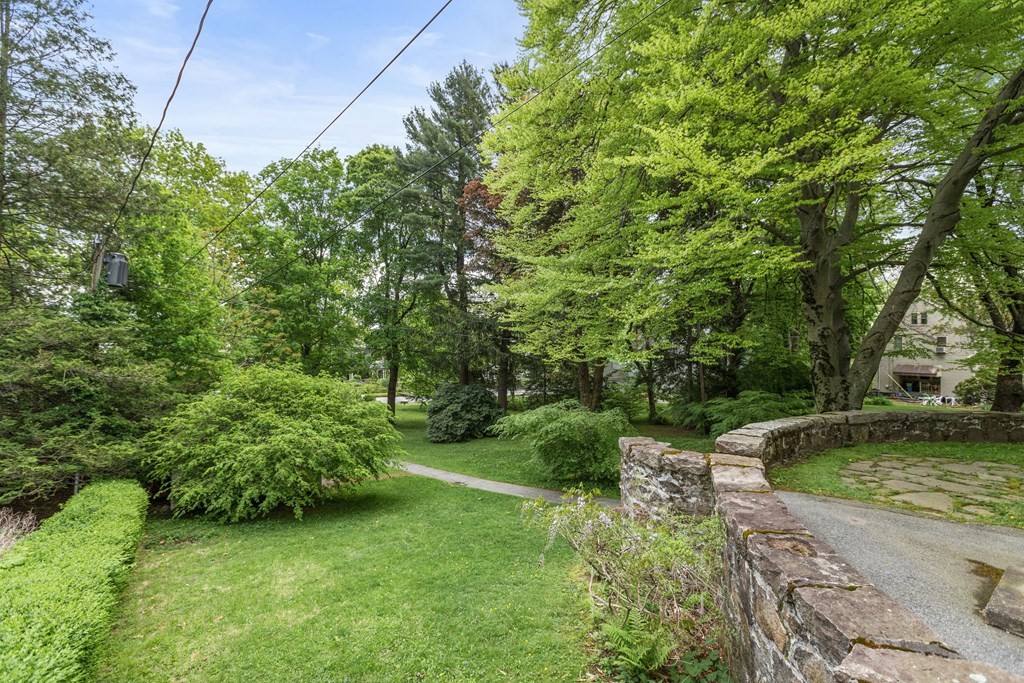 242 Salisbury Street Worcester, MA 01609 - Photo 38 of 42