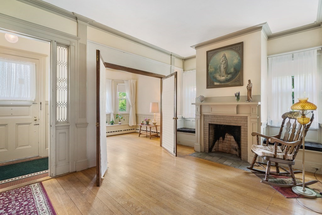 242 Salisbury Street Worcester, MA 01609 - Photo 4 of 42