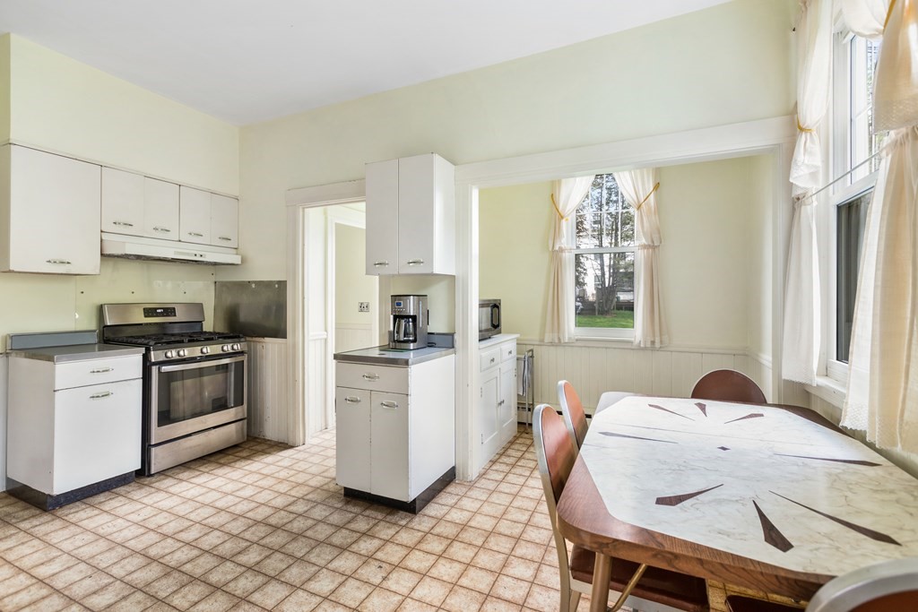 242 Salisbury Street Worcester, MA 01609 - Photo 6 of 42