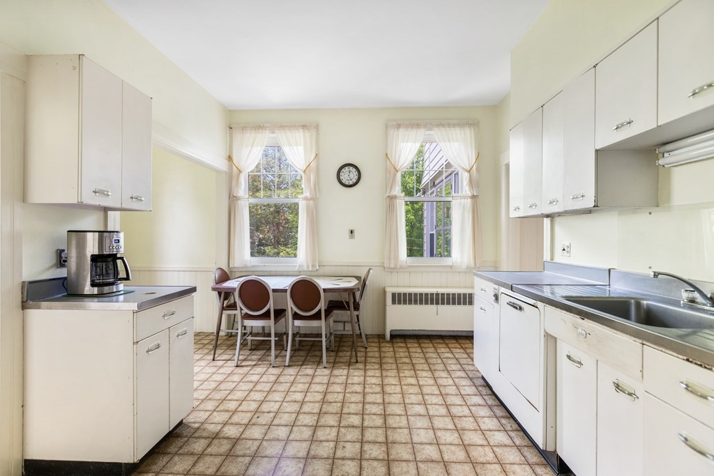 242 Salisbury Street Worcester, MA 01609 - Photo 7 of 42