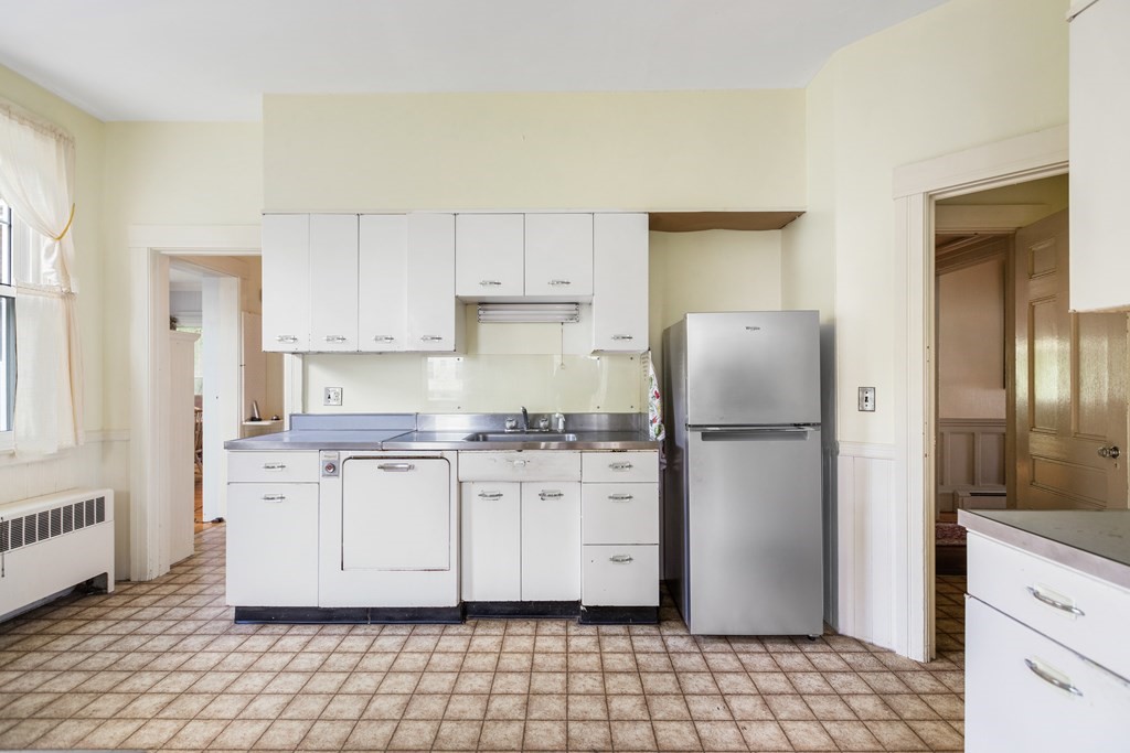 242 Salisbury Street Worcester, MA 01609 - Photo 8 of 42