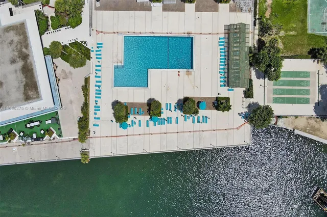 a view of a lake with house