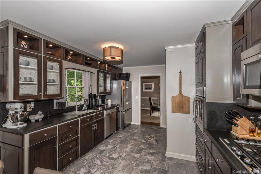 6423 Pella Road, Unit 10 Charlotte, NC 28211 - Photo 9 of 29 Gallery Image 9