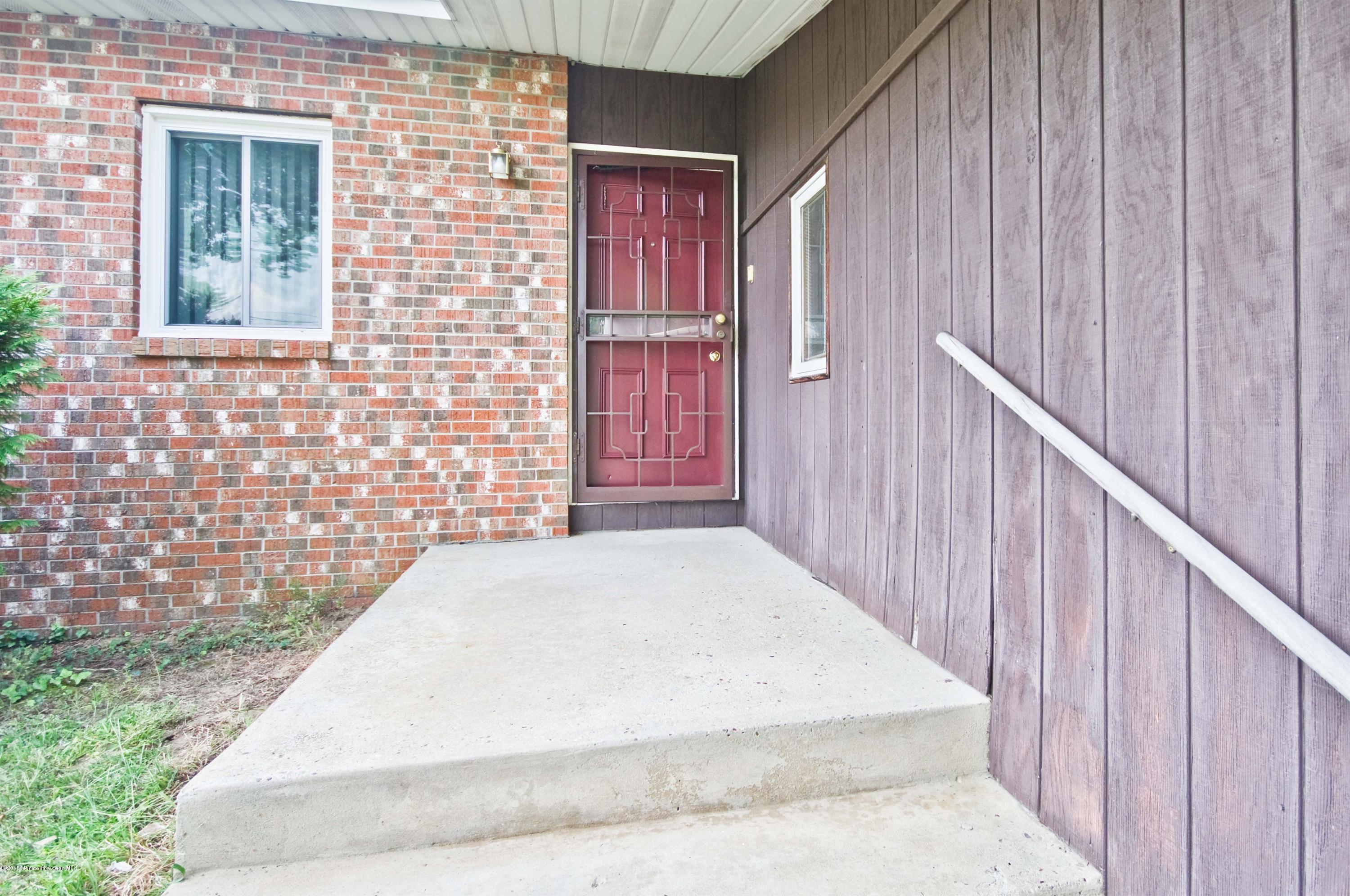 990 Neck Road Burlington, NJ 08016 - Photo 2 of 33 003_ENTRANCE